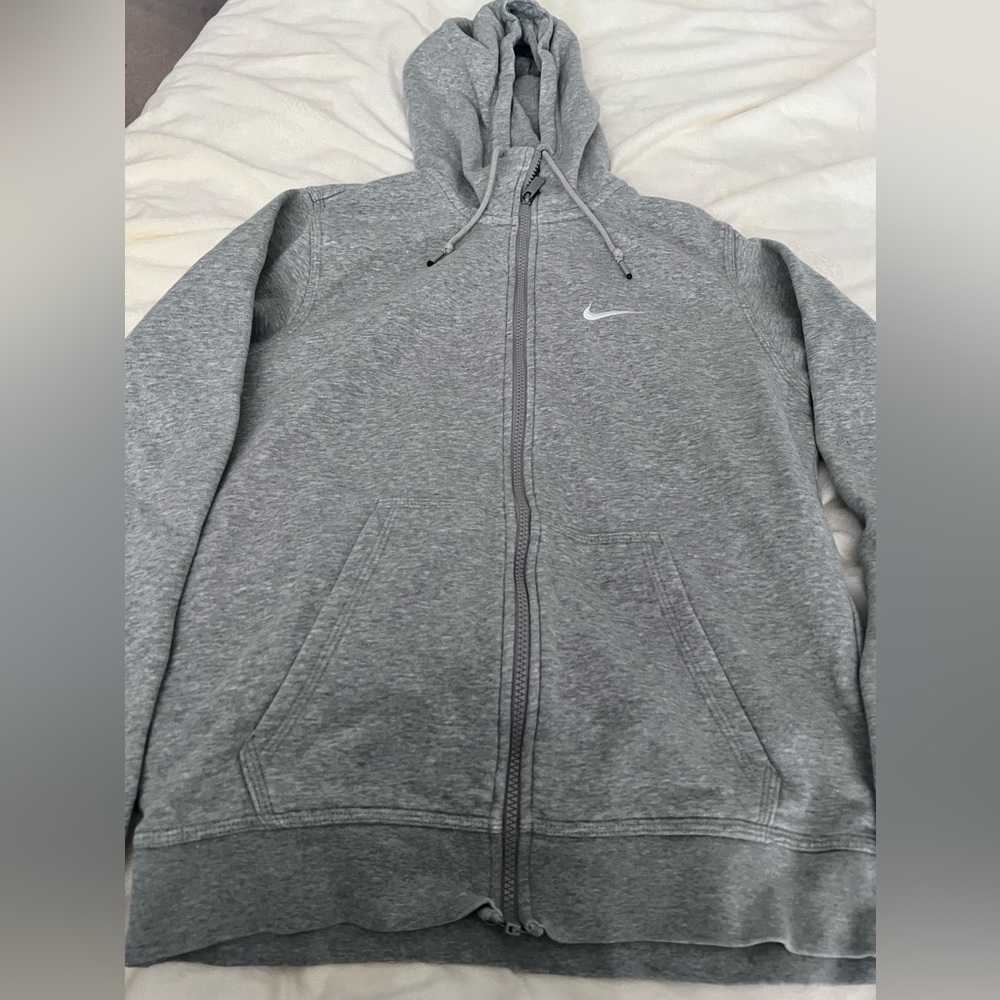 Men’s Nike zip-up jacket, size Small. Fits women, as well. Clean and comfy.